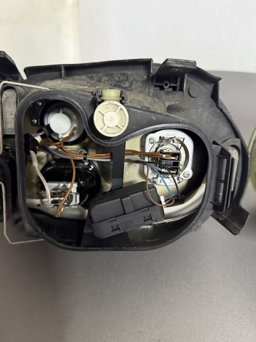 оригинални фарове за Golf 4 с лупа халоген