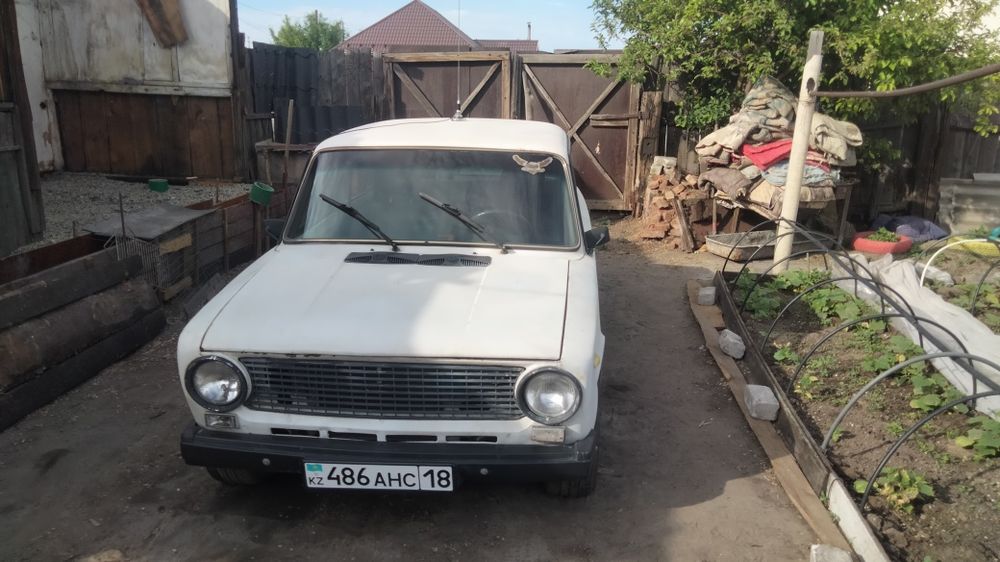 Продам машину 21011