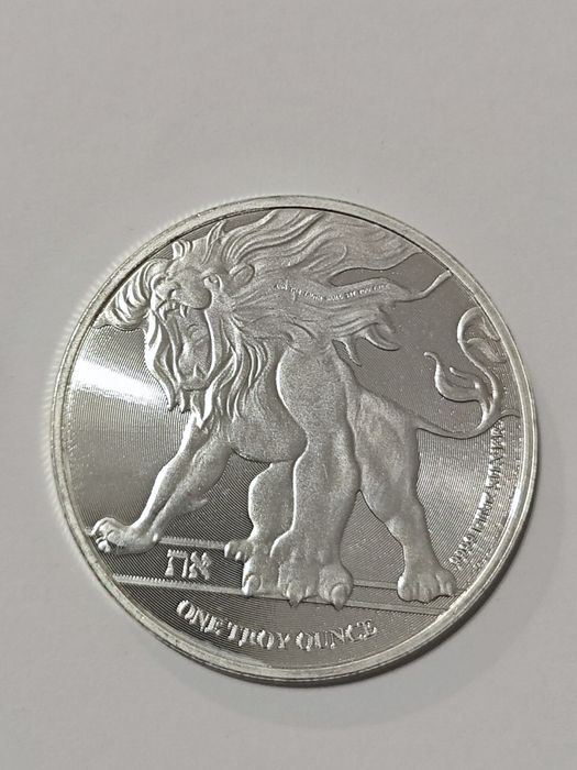 Сребърни монети и сребърен юбилен герб Елизабет 2