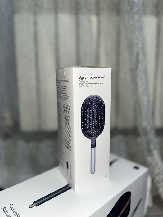 Фен dyson новая.