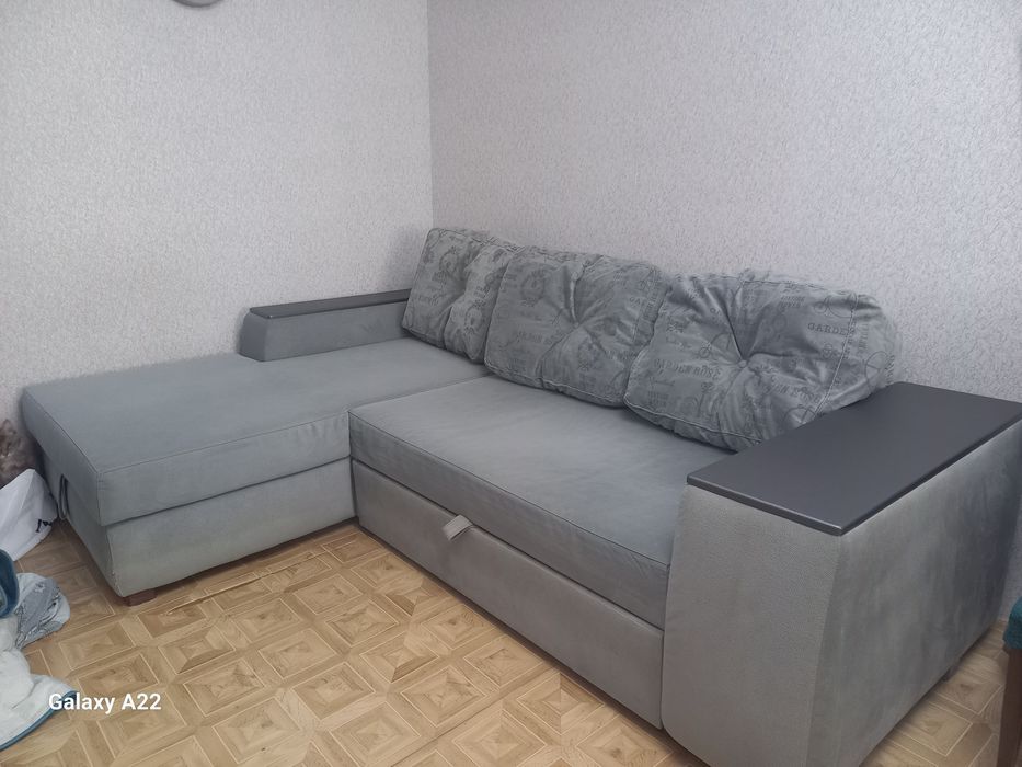 Продаётся диван.