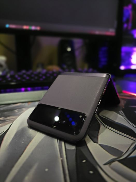 Motorola Razr 40 (Summer Lilac) 8/256GB – Като НОВ + 2 кейса подарък