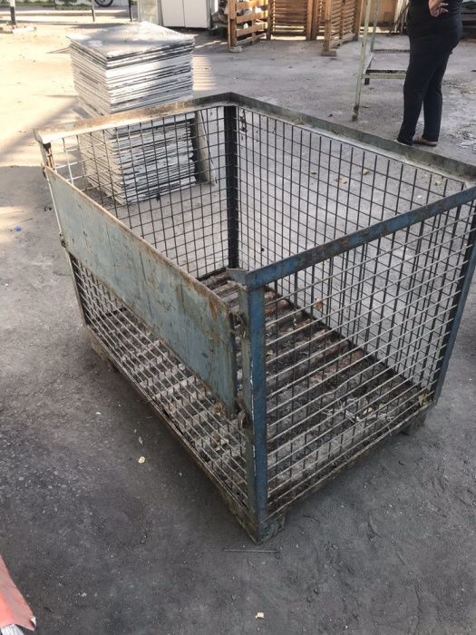 Металлическая клетка