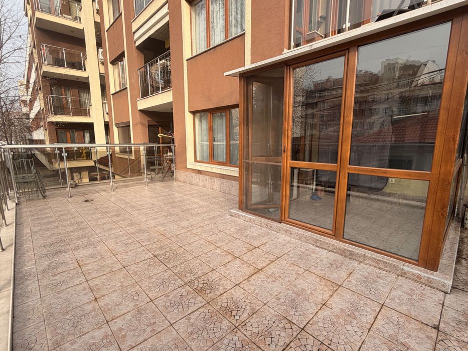 Двустаен апартамент под наем (София, център)