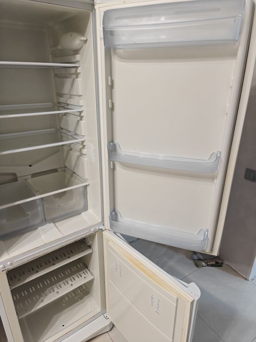 Продам холодильник Indesit