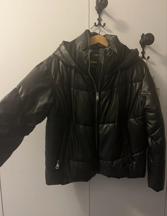 Черно кожено яке ZARA, размер XS.