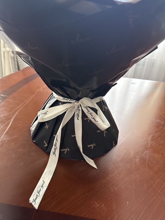 101 розы с надписью "Ж" ароматные