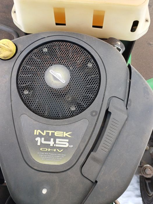 De vânzare tractoraz tuns gazon