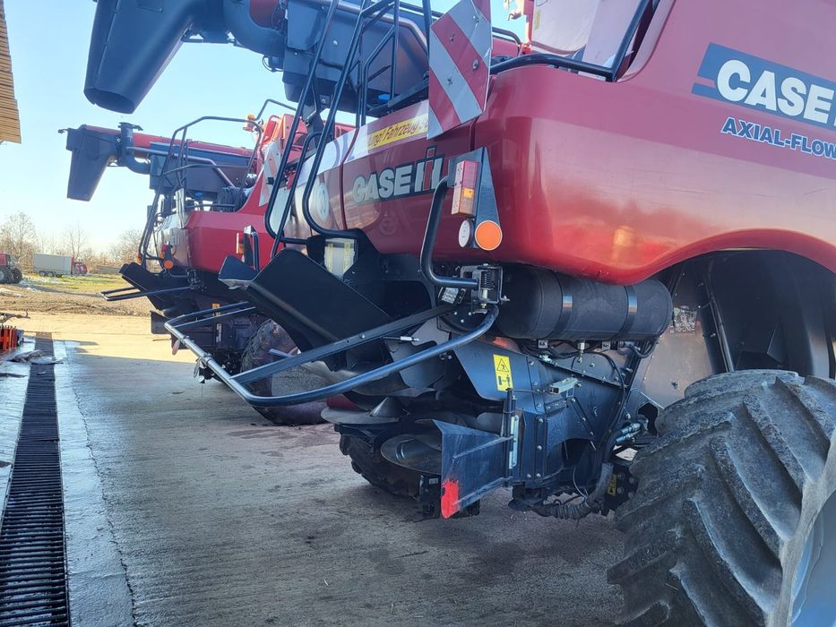 Două Combine CASE IH 6140 axial flow