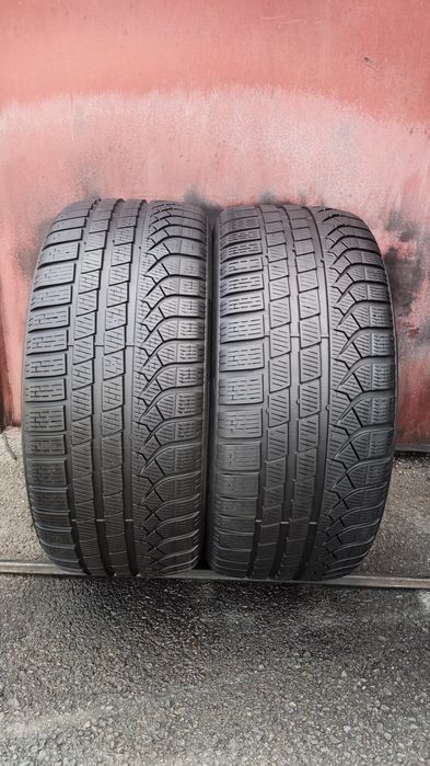 2бр. зимни гуми 245/40/18 Pirelli P Zero Winter 
dot23