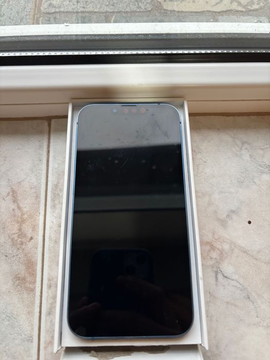 Телефон Iphone 13