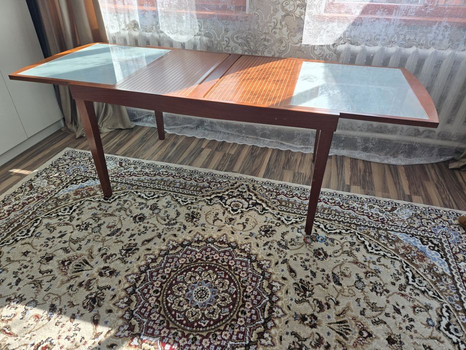 Стол в хорошем состоянии