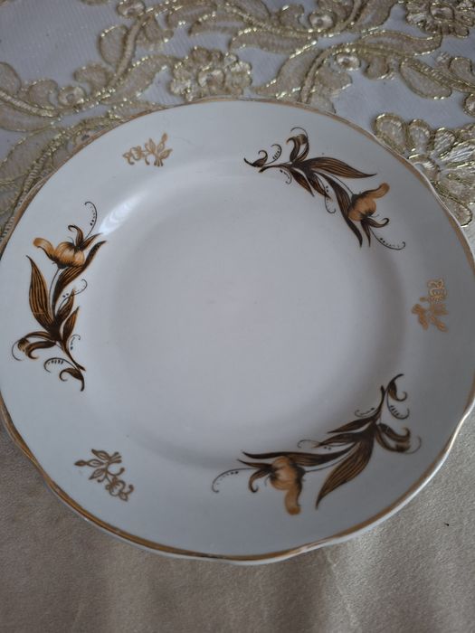 Тарелочки диаметр 18см, в наличии  6 шт