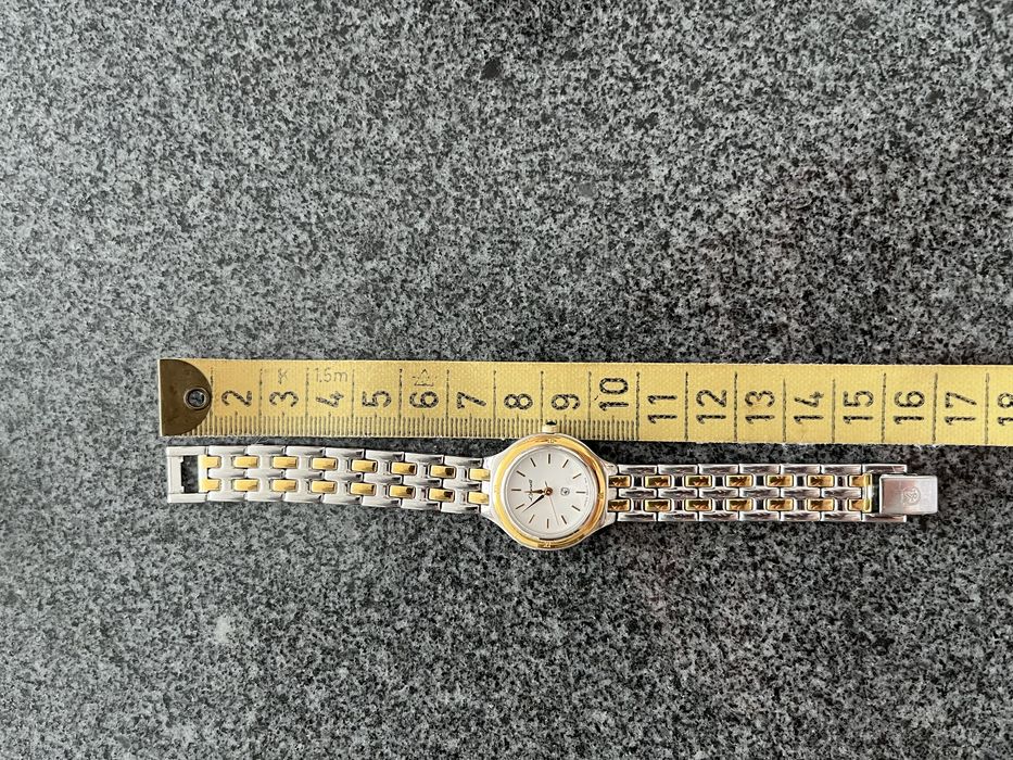 Дамски електронен часовник Lowsell.