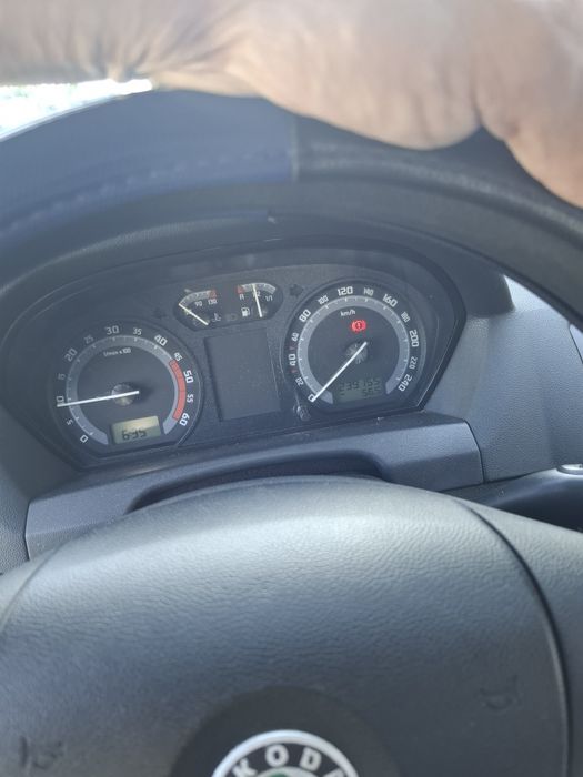 Spre vanzare Skoda fabia an 2006 si remorca de 750kg