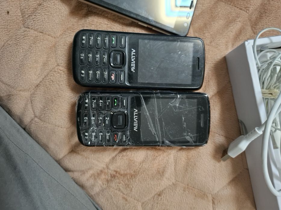 Vand telefoane mobile