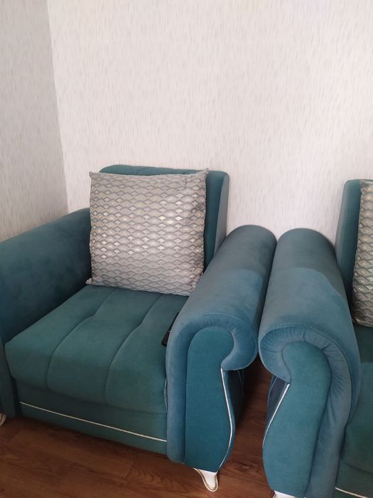 2 кресла  100 тыс.  Б/у.