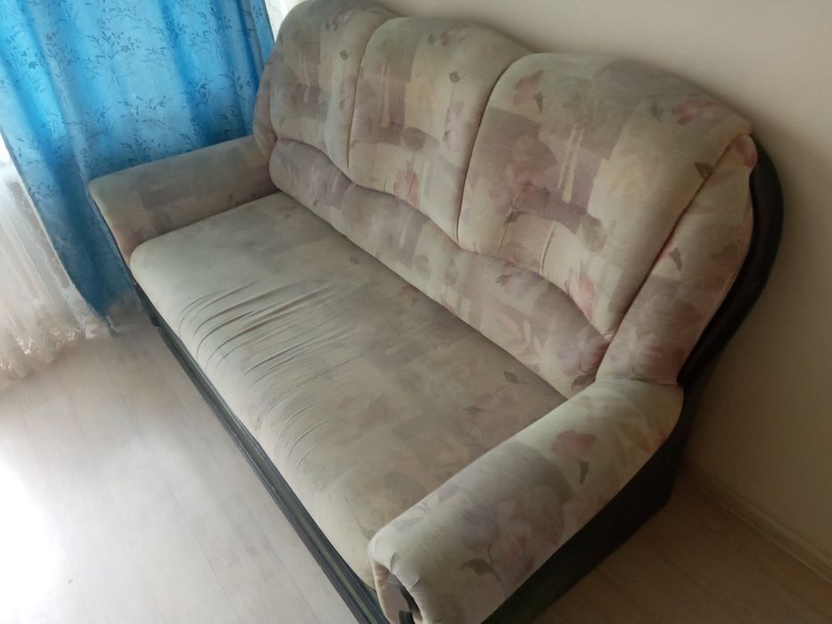Срочно продам диван.