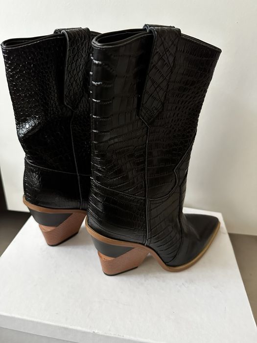 Ботуши от естествена кожа • FENDI •