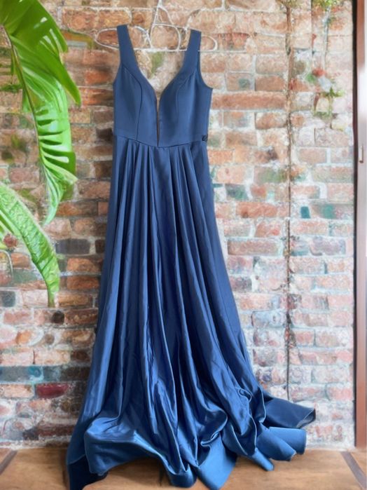 Синя бална рокля