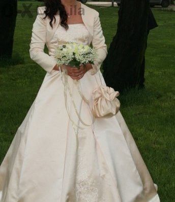 Сватбена рокля с обувки