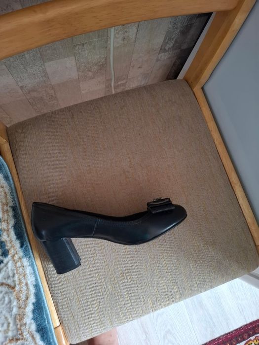 Продам женские туфли