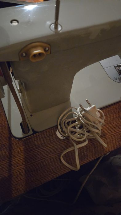 Швейная машинка с электроприводом "Мальва"