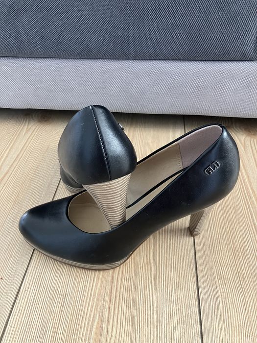 Елегантни кожени обувки 39 ном.”Graceland”