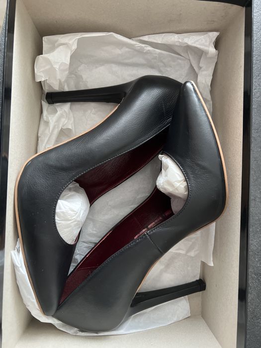 Pantofi cu toc din piele neagra