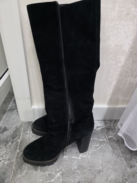 Замшевые зимние сапожки