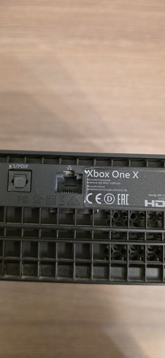 Xbox one x  1tb stare perfecta cu 2 manete