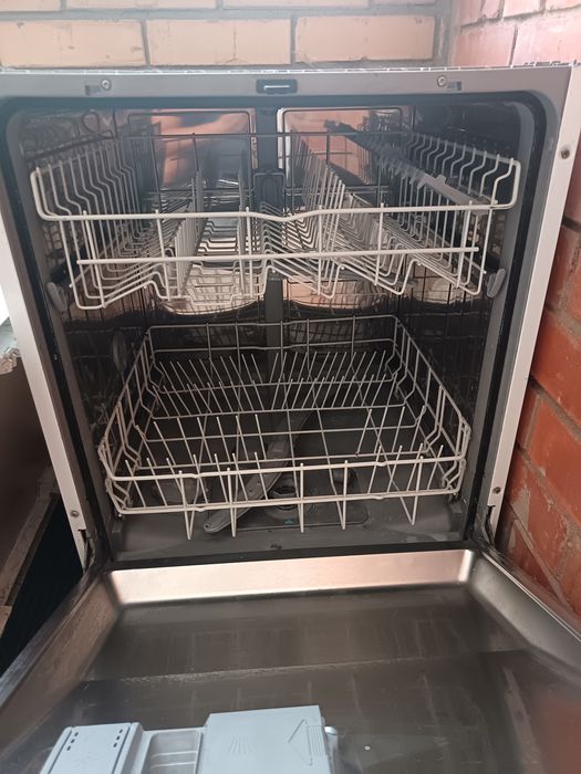 Продам посудомоечную машину