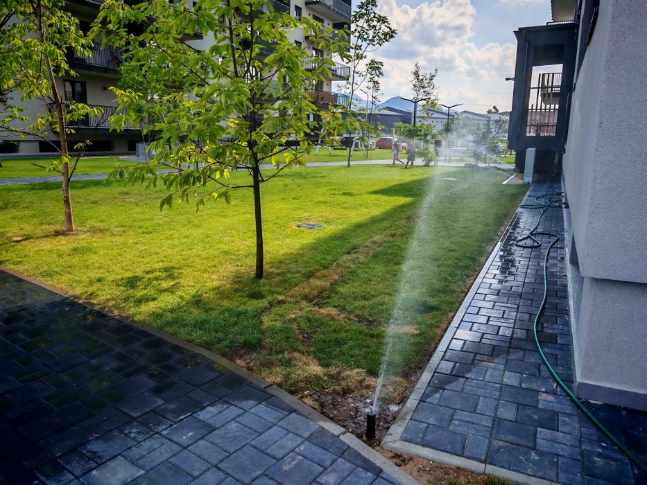 Întreținere grădini  și amenajare spatii sisteme de irigare  automate