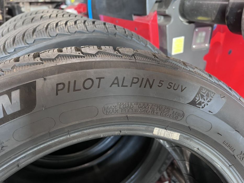 Зимни гуми 235/55 R18 Michelin