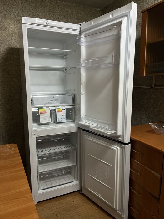 Холодильник Indesit