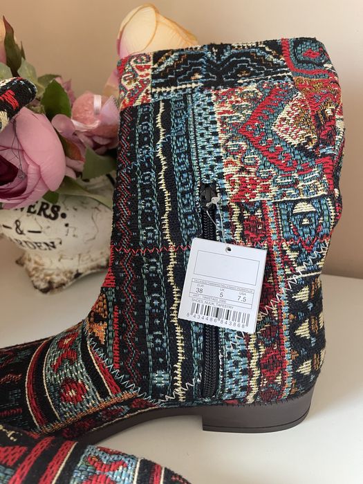 Ботушки с флорални мотиви