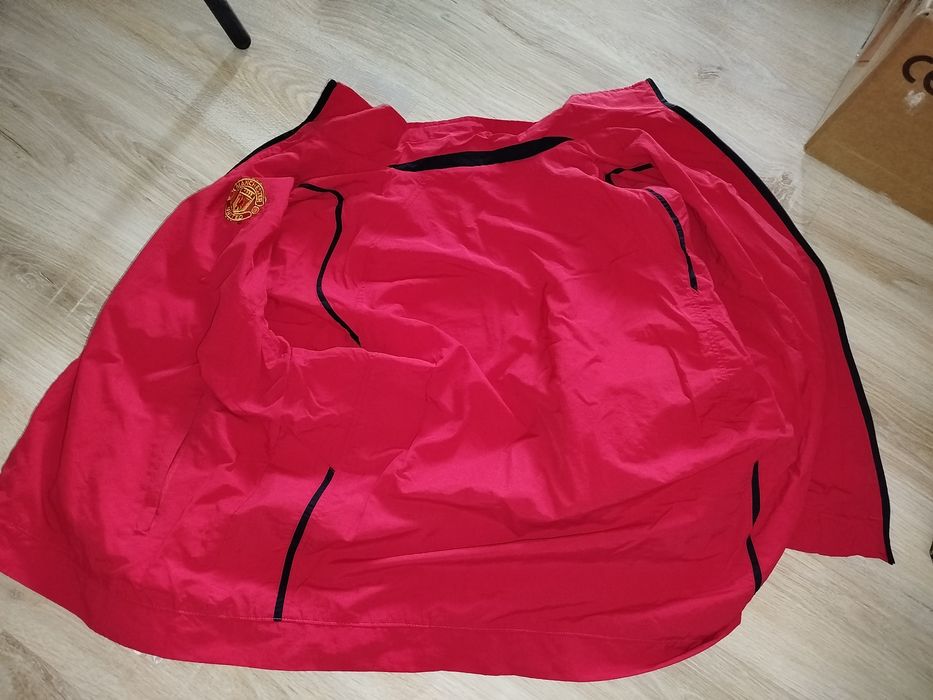 Продавам дрехи. ..