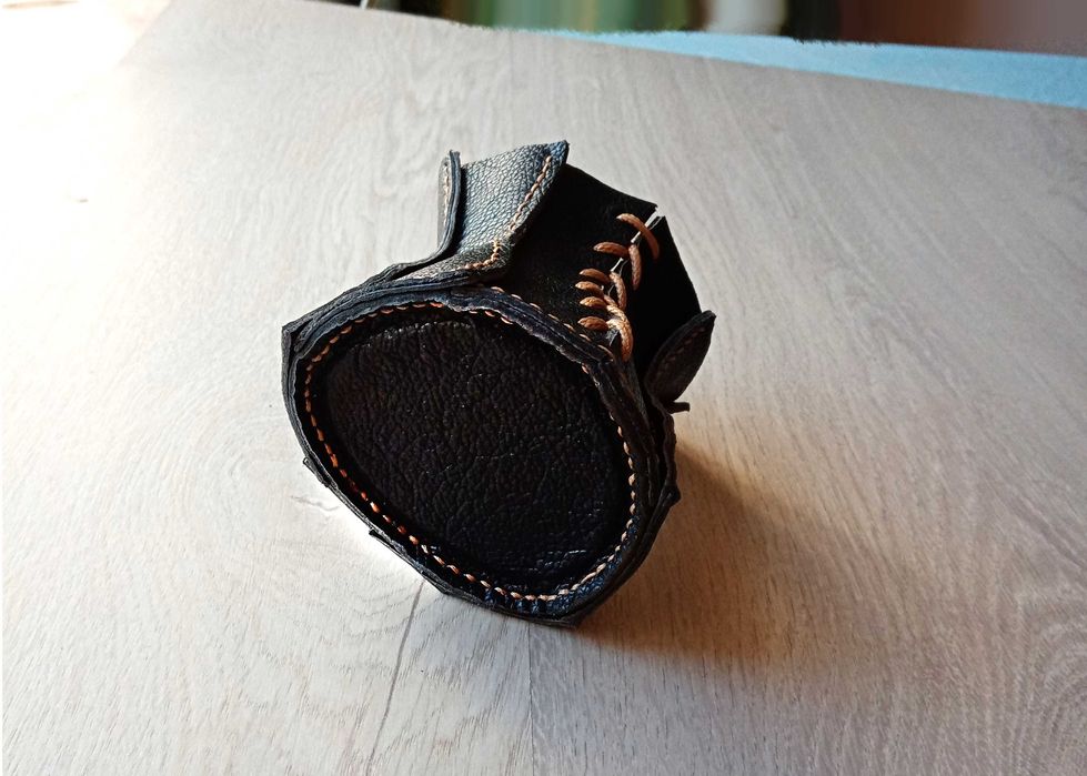 Черен кожен моливник ръчно изработен - за моливи четки инструменти