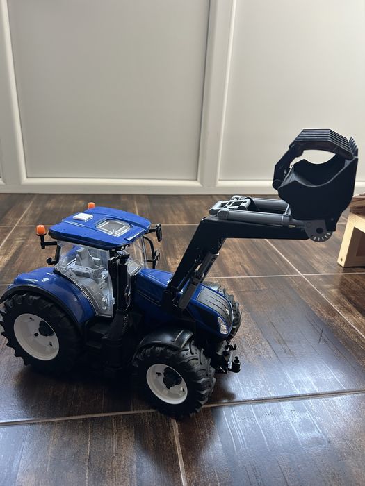 Трактор New holland Bruder
