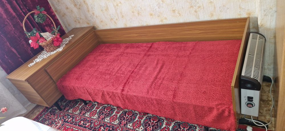 Ъглови дивани с ракла, гардероб, ТВ шкаф и маса