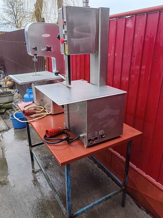 Se vând două fierăstraie de taiat oase.4500 lei bucata.