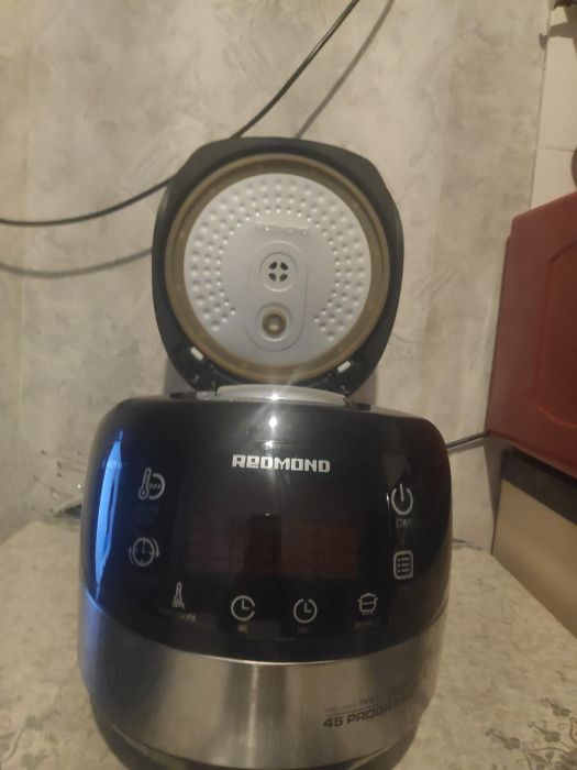 Мультиварка REDMOND RMC-M90