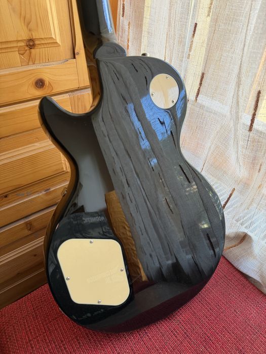 Vand chitara electrica Arrow LP, cu amplificator Fender