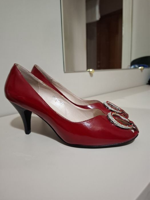 Туфли-лодочки лаковые б/у