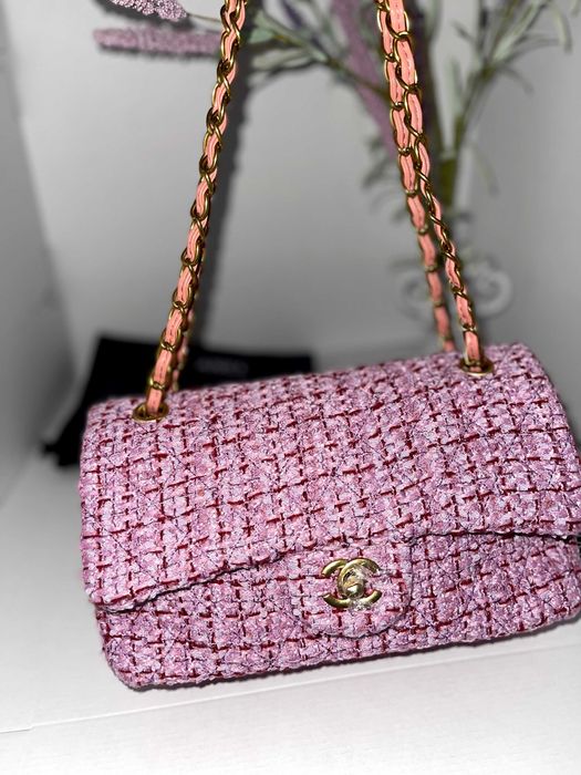 дамска чанта на шанел розова  chanel нова с кутия и дълга дръжка