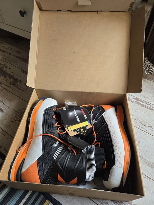 Нови туристически обувки Mammut Nordwand knit high GTX