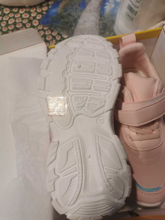 adidasi fetite ,marimea 32,culoare roz,noi in ambalajul original