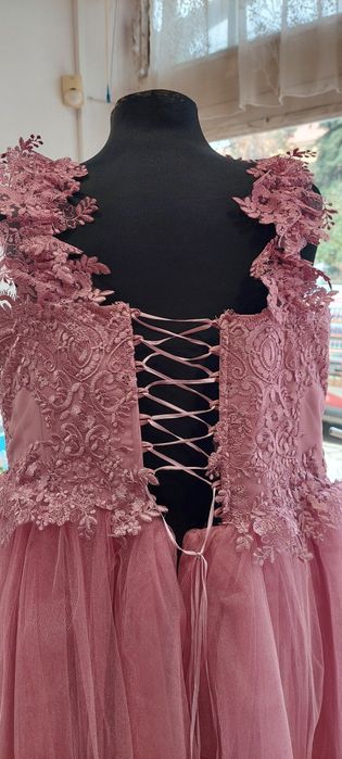 Продавам официална дамска рокля