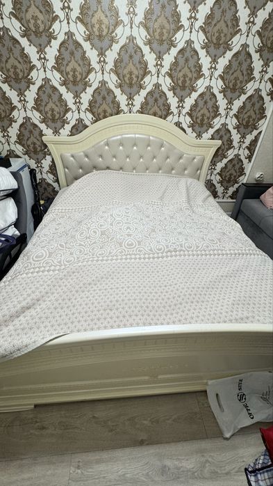 Срочно продам спальный гарнитур