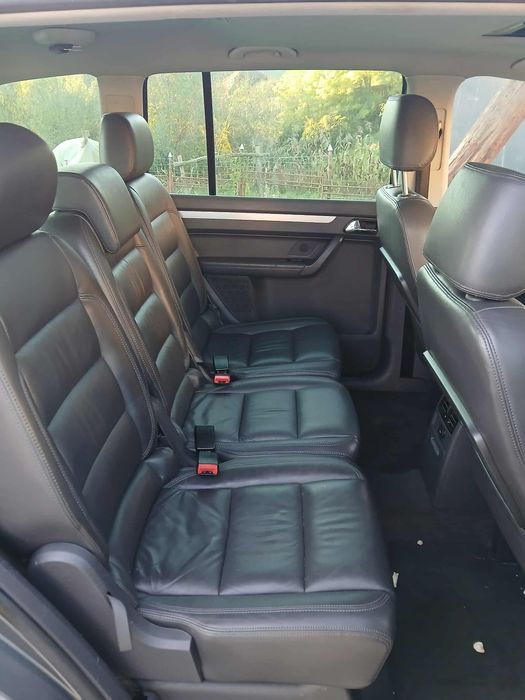 Vând sau schimb Touran 2.0 intro stare foarte buna